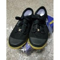 ราคา ของใหม่!! รองเท้านักเรียน Breaker futsal Antislip สีดำ เบอร์35 (1026524514)