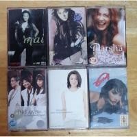 ราคา เทปเพลงคาสเซ็ท เทปเพลงสตริง " ยุค90 " (ลิขสิทธิ์แท้) มือสอง (14400111423)