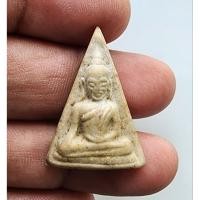 ราคา พระนางพญาเนื้อออกผงน้ำมันหลังเรียบขนาดสูง 3.0 ซ.ม.ไม่ทราบที่ (40824036547)