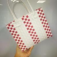 ราคา ตะกร้าสานเส้นพลาสติกแฮนด์เมด สีขาวแถบแดง (3419506671)