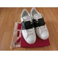 ราคา Valentino sneaker Size 37(fit like 38) (5110110494)