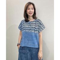 ราคา เสื้อคอกลมทูโทน 2 เนื้อผ้าทรงแขนเลย ผ้าสาลูริ้วสโตนแต่งช่วงอกด้วยผ้าฝ้ายหนังกบกัดลาย ย้อมครามธรรมชาติ (27160641003)