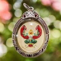 ราคา ครุฑหลวงพ่อเขียว รุ่น สิงห์ป้อนเหยื่อ เลี่ยมกรอบเงินลงยา แบบ Handmade พระแท้ (25234558293)