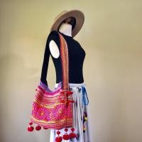 ราคา กระเป๋าชาวเขาเผ่าม้งผ้าปักมือสีสด (7665427091)