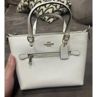 ราคา กระเป๋าcoachแท้ 100% มินิแกลอรี่โทสขาว (25775676357)