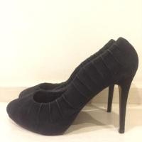 ราคา รองเท้าส้นสูงสีดำ Charles&Keith Size 37 แท้มือสอง (6118257382)