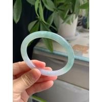 ราคา กำไลหยกเขียวติดขาวเนื้อแก้วสวยใสทรงม้วนกลมขนาด:59x8.3mm.หยกพม่าแท้สีธรรมชาติ (25592394418)