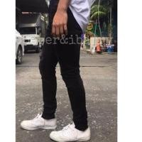 ราคา กางเกงยีนส์ผู้ชายสีดำซิปทรงขาเดฟ ผ้ายืดแต่งขาดเข่าNO.BS005 (2002062742)
