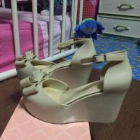 ราคา รองเท้า ส้นเตารีด สีครีม (1419287358)