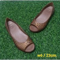 ราคา crocs แท้ มือสอง w6 ยาว 23cm. (22250179391)