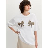 ราคา เสื้อยืดoversizedสีขาวสกรีนลายโบจากPomelo (43265977576)