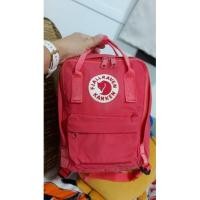 ราคา Kanken mini มือ2 ของแท้❤ สภาพดี ผ้าแข็ง สีสดสวย ไม่หงอก ริ้วรอยมีบ้างเล็กๆน้อยๆ ก้นด้านในมีรอยเลอะ❤ (23757803519)