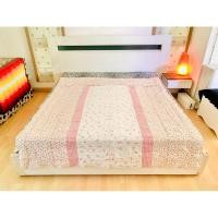 ราคา ผ้าห่มนวม ขนาด 5.5-6ฟุต สีขาวชมพูลายดอกวินเทจ ด้านบนมีระบาย มือสองขายตามสภาพ สินค้าญี่ปุ่น-เกาหลีแท้ (23362480541)