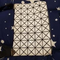 ราคา มือสองของแท้ 10000% Issay Miyake Bao Bao Prism Basic Crossboday bag 5×8 สีขาว (6355238884)