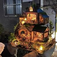 ราคา บ้านผจญภัยป่ามือประกอบบ้านขนาดเล็กรุ่นวิลล่าโบราณลานไม้อาคารบล็อกเครื่องประดับตกแต่ง (42028987964)