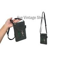 ราคา JINA กระเป๋าสะพายใบเล็ก ทรง phone ใช้ crossbody / shoulder bag ผ้าร่มสีเขียวทหารปักลายน้องแมว น้ำหนักเบา มือสองตู้เกาหลี (44302349635)