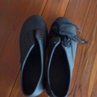 ราคา รองเท้ายางหุ้มส้นมีหูเชือก สีดำ (43400419922)