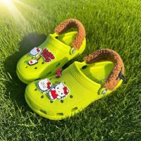 ราคา ♞,♘รองเท้าแตะแบบเจาะรูติดผนังสำหรับเด็ก Big Eyed Mike ซึ่งเป็นแบรนด์ร่วมยอดนิยมของ Monster Power Co (55751477539)