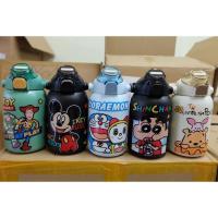 ราคา กระติกน้ำ ขวดน้ำเด็กเก็บอุณหภูมิ ความร้อนเย็น ลายน่ารัก คิตตี้ โดเรม่อน หมีพูล ชินจัง คิตตี้ สตีฟ ทอย มารุโกะ มิกกี้เยติ (22935371505)