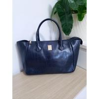 ราคา กระเป๋ามือสอง แบรนด์แท้ Couronne ช้อปปิ้ง สีกรมท่า กระเป๋าอยู่ทรงตั้งได้ หูตั้งหนังมีรอยใช้งานตรงขอบมุมก้นกระเป๋าเห็นชัด (24625170600)