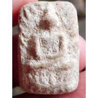 ราคา พระผงรัศมีฐานบัว พิมพ์หลวงปู่เผือก (46854661269)