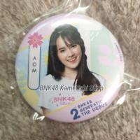 ราคา Bnk48 เข็มกลัด ออม Aom เซต The debut (2282078768)