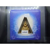ราคา พระพุทธชินราช รุ่นเพราะแผ่นดินนี้ คือ แผ่นดินเกิด เนื้อผง ปัดทอง หลัง ตราพระปรมาภิไธยย่อ ภ.ป.ร.ปัดทอง ปี 2551 ตลับเดิม (43478591591)