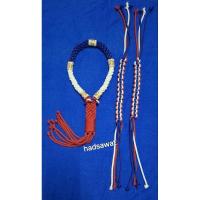 ราคา มงคลมวยไทยพร้อมประเจียด แบบถักด้วยเชือกลายธงชาติไทย ตกแต่งด้วยริบบิ้นลายรวงข้าวสีขาว (29674710641)