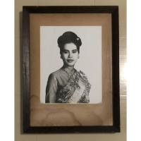 ราคา รูปภาพงานเก่าสมเด็จพระนางเจ้าสิริกิติ์ กรอบรูปไม้เก่า (10714558911)