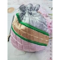 ราคา กระเป๋าหูรูดผ้าซาตินชมพูเหลืองเทาแต่งลูกไม้บุฟองน้ำมีซับใน (23817910416)