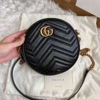 ราคา Used once‼️Gucci round mini crossbody 2019 สภาพใหม่มาก หนังรุ่นนี้ทนเว่อ มุมไม่ถลอก กลิ่นหนังหอมค่า (7616206095)