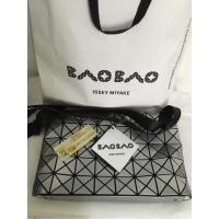 ราคา **USED LIKE NEW ** BAO BAO 5*8 Crossbody (Silver) ของแท้ (39081156)