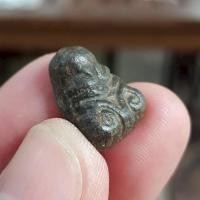 ราคา พระปิดตาหัวบานเย็นหลวงปู่เอี่ยม วัดหนัง กทม. เนื้อชินตะกั่ว สร้างปีพ.ศ.2436 พร้อมบัตรรับรองพระแท้ (42114868360)