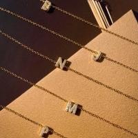 ราคา whisper.ring - Glow on me Necklace Alphabet(A-Z) สร้อยจี้ตัวอักษรประดับเพชร เสตนเลส ชุบทองคำ 14k (10286084967)