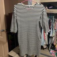 ราคา uniqlo size L เดรสลายทางสีขาว มีกระเป๋าข้าง ของแท้ 100% (4848798825)