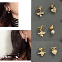 ราคา ของแท้ 100% ของแท้ใหม่ DIOR Little Bee Series ต่างหูสตั๊ดแบบอสมมาตร (22056573270)