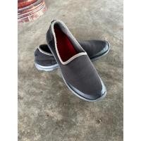 ราคา ขายรองเท้าสลิปออนสภาพสวยมาก ทรงสวยพื้นนิ่มมาก พื้นเต็มใส่ง่ายใส่กระชับน้ำหนักเบาCROCSแท้/Size W7/36 (22853786795)