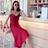 ราคา เดรสสายเดี่ยวถ่วงคอผ้าซาติน (2382657543)