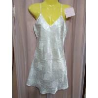 ราคา ชุดนอน ผ้าซาติน สีขาว อก38 สายปรับได้ ยาว90 ของใหม่ (1816256435)