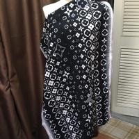 ราคา ส่งต่อ ผ้าพันคอ ผ้าคลุมไหล่ ลายหลุยส์ สภาพดี (2487661926)