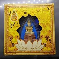 ราคา พระพุทธมหามณีรัตนปฏิมากร (พระแก้วมรกต) จำลอง ทรงเครื่องฤดูร้อน เนื้อเงินสามกษัตริย์ ฉลองสิริราชสมบัติ ครบ 60 ปี ในหลวง ร (45654453007)