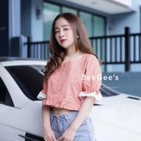 ราคา [พร้อมส่ง] มือหนึ่ง เสื้อครอปคอเหลี่ยมแขนตุ๊กตา แต่งลูกไม้ สีชมพู (7305789067)