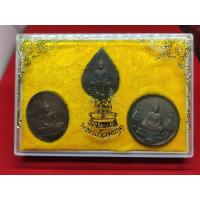 ราคา พระแก้วมรกตชุด 3 เหรียญ ปี 2525 บล็อกแรก (8561199348)