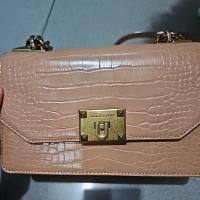 ราคา กระเป๋าเด็กผู้หญิง preloved charles & keith ดั้งเดิม (42428758450)