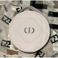 ราคา [ส่งต่อ]กระเป๋าใส่เครื่องสำอางค์แบรนด์ Dior มือ1ของแท้ยังไม่ผ่านการใช้งาน (43109408038)