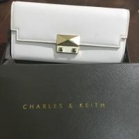 ราคา กระเป๋าสตางค์หนัง CHARLES & KEITH สีขาว (680545973)
