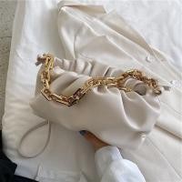 ราคา กระเป๋าสะพาย สายโซ่ / กระเป๋าครัชออกงาน สีดำ,สีขาว (23857878115)