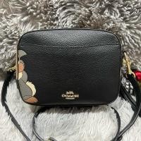 ราคา มีตำหนิ…ขอคนรับได้นะคะกระเป๋าสะพายข้าง Coach ‼️แท้‼️ทรงกล่อง Limited งาน Shop มือสอง (29463909865)