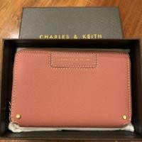 ราคา Charles & Keith CK6 กระเป๋าสตางค์ใบสั้น รุ่น Classic Zipped Pink Color (2166143528)