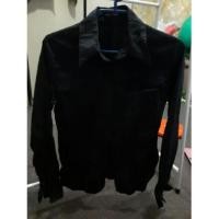 ราคา เสื้อเชิ้ตสีดำ(เสื้อมือสองใช้เอง) (279376644)